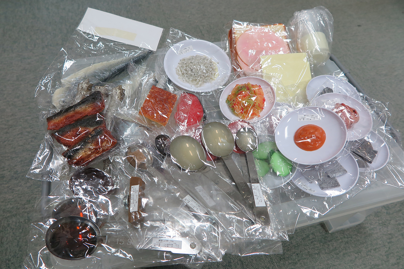 塩1gに相当する調味料・食品フードモデル